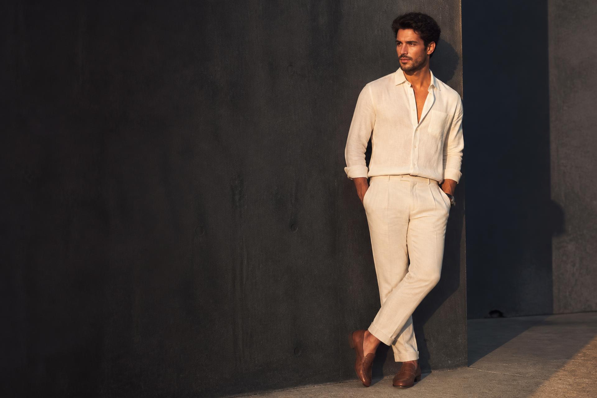Look masculino de verão com camisa e calça de linho